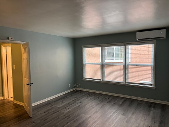 Primary Photo - Charming Studio Apartment in Prime Long Be...