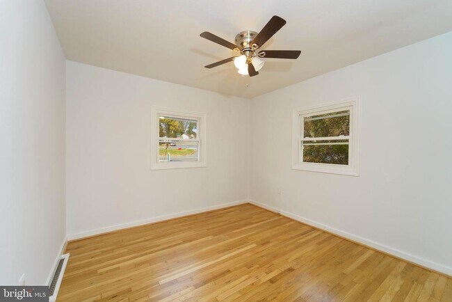 Building Photo - 4400 Garrett Park Rd