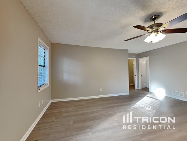 Building Photo - 2379 Moseley Pl SW