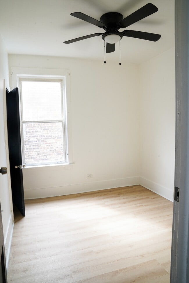 Building Photo - 154 N Lamon Ave