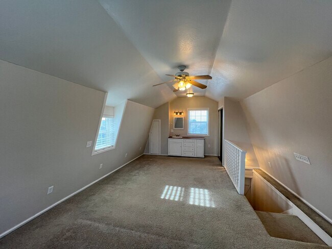 Building Photo - Nostalgic 3-bedroom Farmhouse in Hughson!