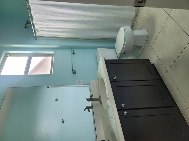 Building Photo - 3826 E Cat Balue Dr