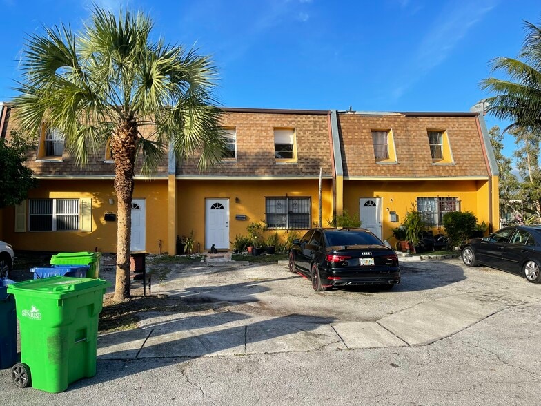 Building Photo - 5953 NW 25th Ct