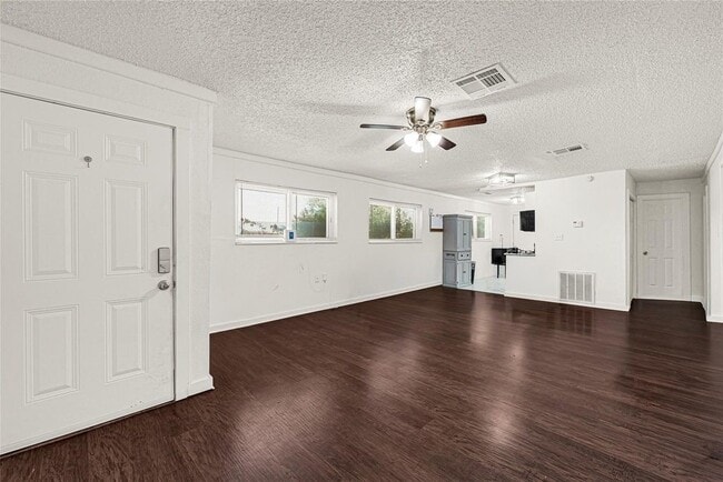 Building Photo - 2126 Hillshire Dr