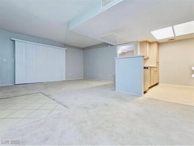 Building Photo - 8070 W Russell Rd