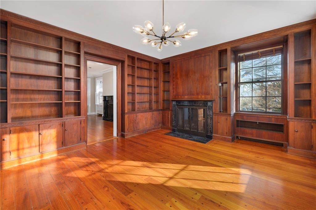 Building Photo - 72 Manning St