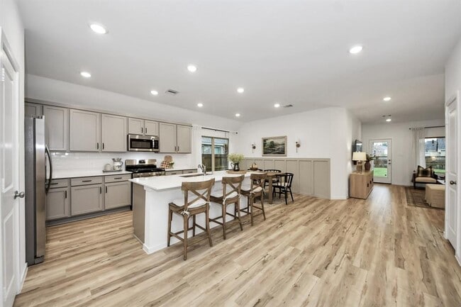 Building Photo - 31703 Daisy Draper Ln