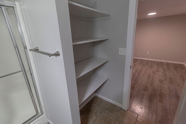 Building Photo - 5301-5303-5303 Currituck Ln