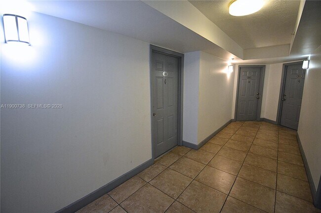 Building Photo - 102 SW 6th Ave