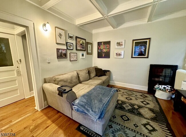 Building Photo - 10 Willowdale Ave