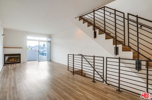 Primary Photo - 11960 Iowa Ave