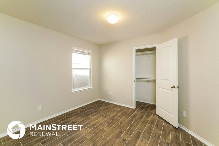 Building Photo - 1723 Aspen Silver
