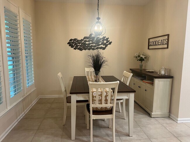 Building Photo - Lovely Furnished Home in The Haven