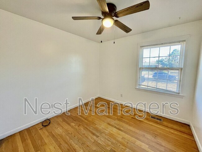 Building Photo - 3522 Thomas Dr