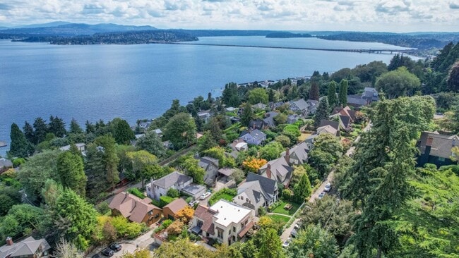 Building Photo - 4Bd/1.75Ba Seattle House