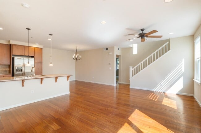 Building Photo - 307 Bautista Pl
