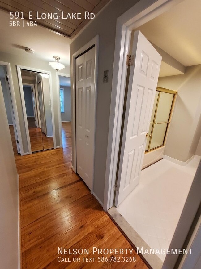 Building Photo - 591 E Long Lake Rd