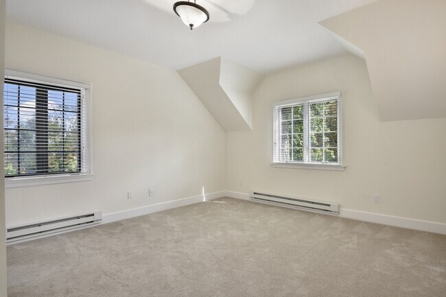 Building Photo - 430 Orienta Ave