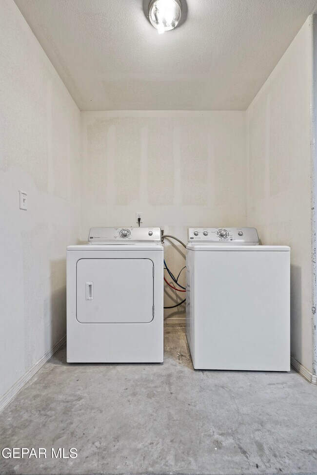 Building Photo - 2404 Escape Point St