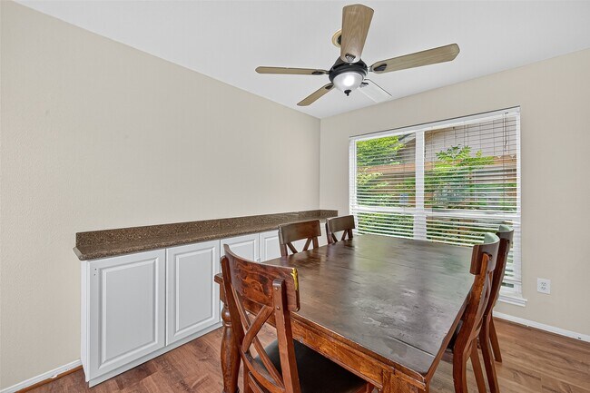 Building Photo - 10815 Shawnbrook Dr