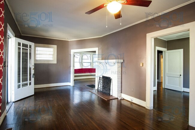 Building Photo - This Hillcrest Bungalow is just what you w...