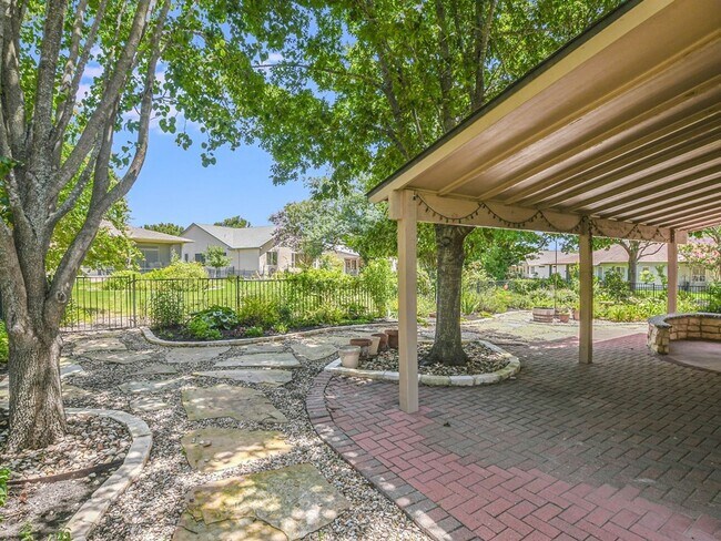Building Photo - 138 Dewberry Dr