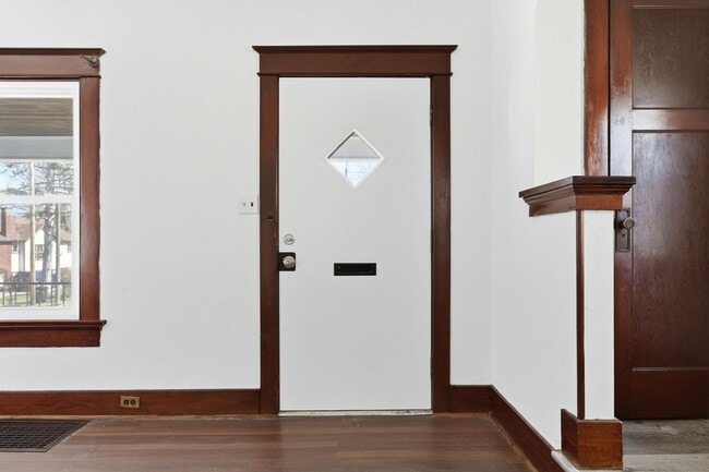 Building Photo - 223 Elmhurst Rd