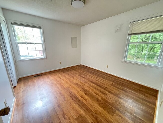 Building Photo - Charming 2br house on the Northside of Cha...
