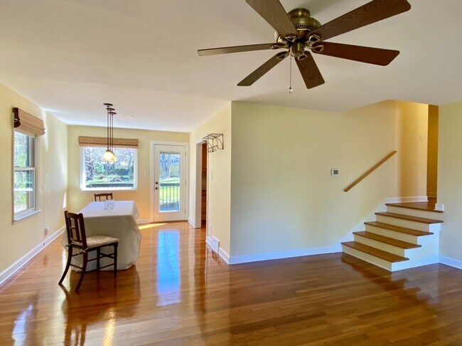 Building Photo - Beautiful Creekside Cottage in North Asheville