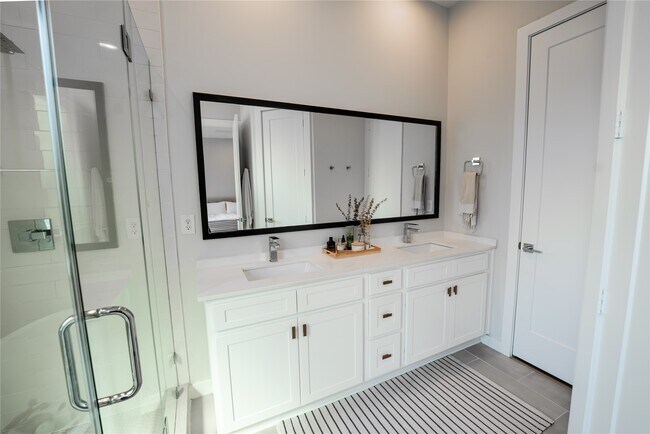 Building Photo - 827 Martin St