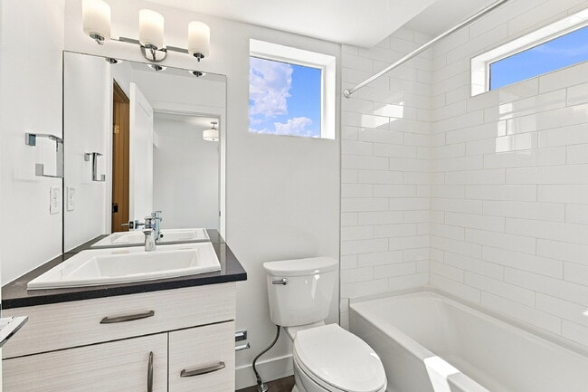 Building Photo - $3,640.95 with $300 Off the first month's rent, 2 Bed, 2.5 Bath Townhome in Denver with Rooftop P...