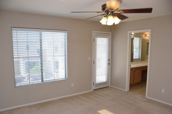 Building Photo - SW - SPRING VALLEY 2 STORY HOME