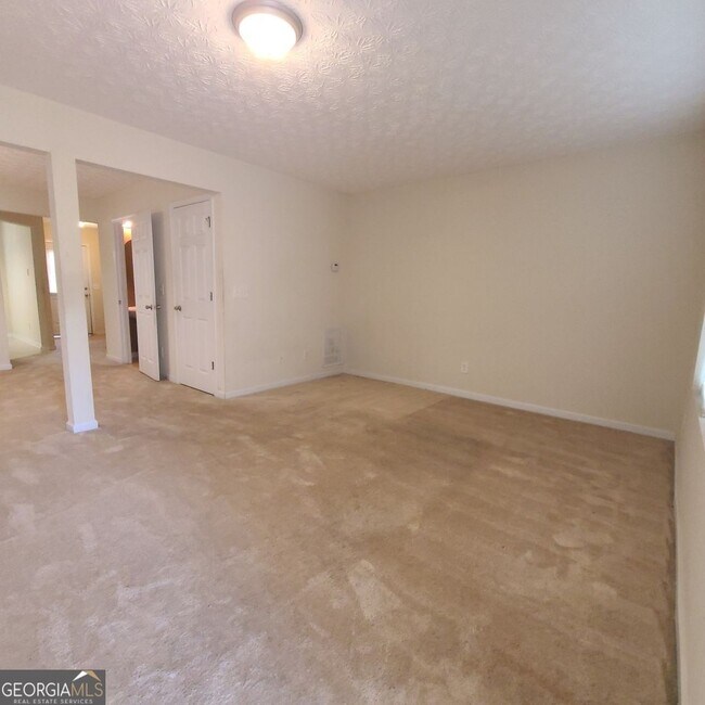 Building Photo - 2103 Grove Way