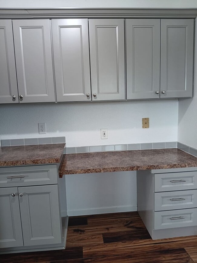 Building Photo - Country Living In The Independence Area Is...