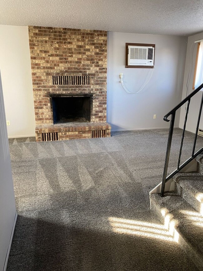 Building Photo - Beautiful, Spacious 3 bed Condo for Rent