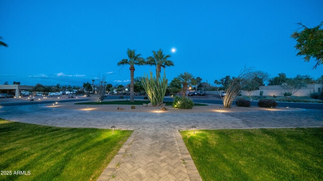 Building Photo - 7417 E Paradise Dr