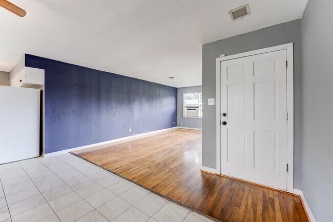 Building Photo - 8623 Norton Dr