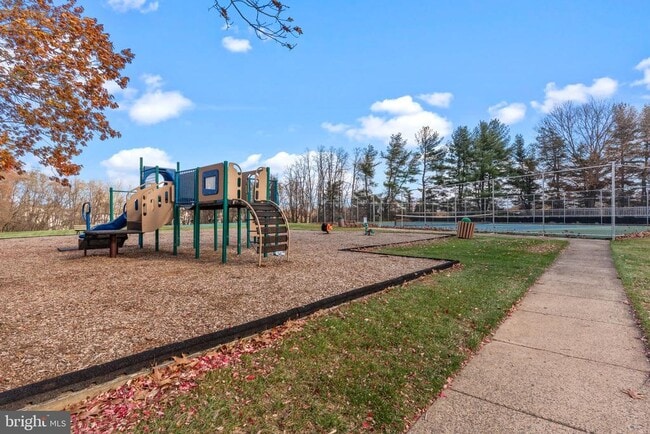 Building Photo - 2014 Barry Ct