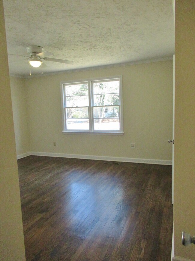 Building Photo - 38 Thelma-3 bedroom, 2 bath- ALICE DRIVE AREA