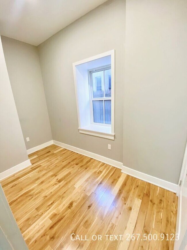 Building Photo - 1523 W Girard Ave