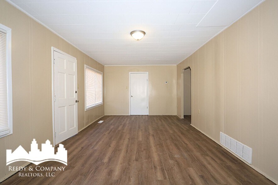 Building Photo - 3733 Miami Ave