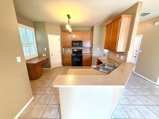 Building Photo - 842 Windhurst