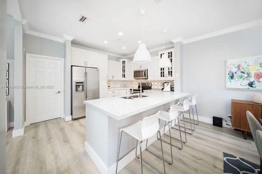 Building Photo - 721 Tanglewood Cir