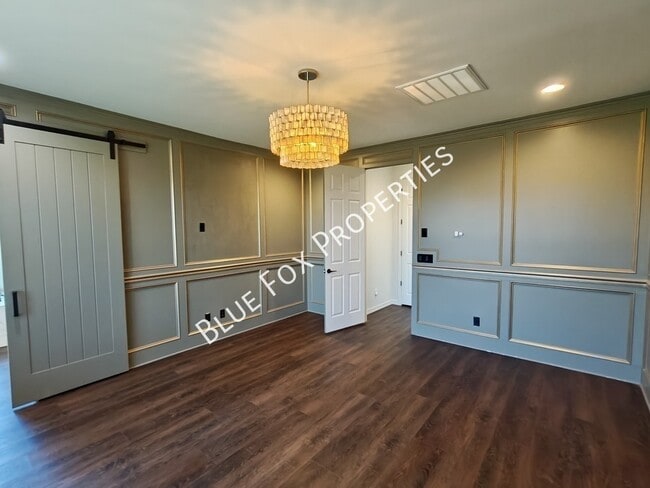 Building Photo - 8454 N Lone Ranger Rd