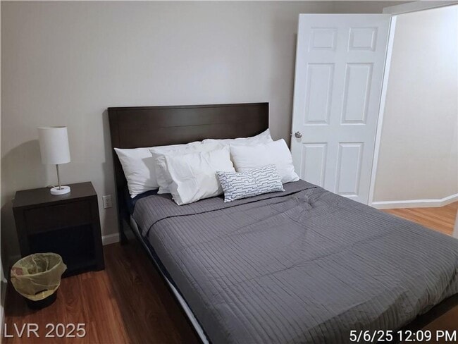 Building Photo - RESORT STYLE LIVING IN SOUTHWEST GATED COM...