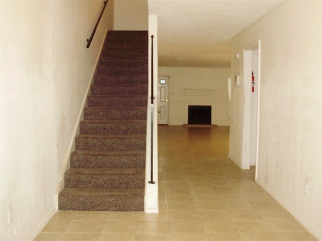 Building Photo - 2107 Shiveley Cir