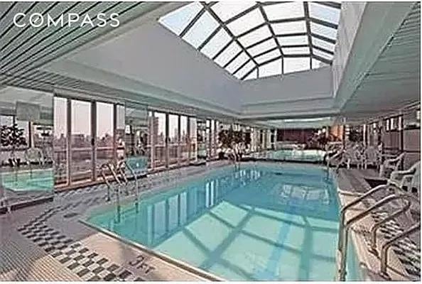 Building Photo - 250 W 90th St