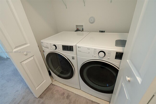 Building Photo - 139 NE 27th Terrace