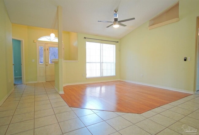 Building Photo - 5947 Grandview Dr
