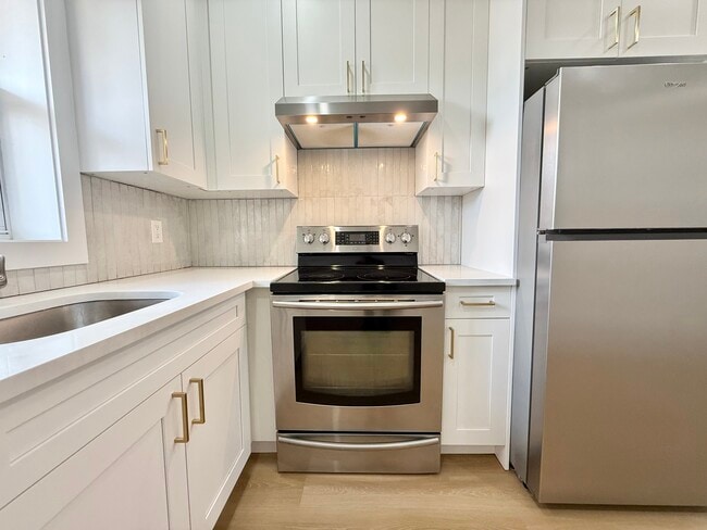 Building Photo - 1945 N Stanley St